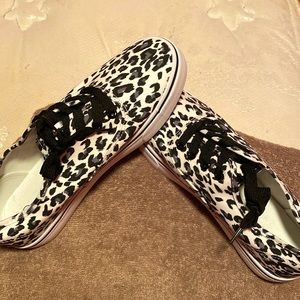Never worn, Brand new cheeta/leopard print shoes